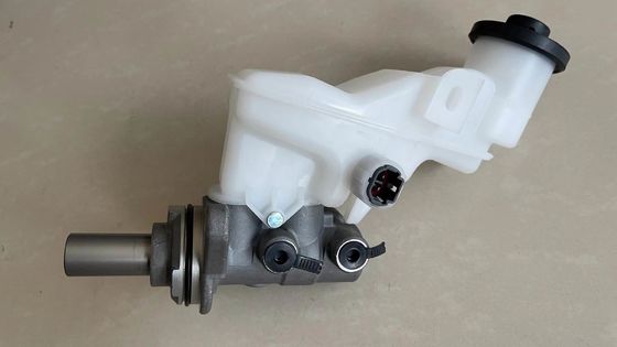47201-0D400 Части# 47201-0D400 472010D400 Фрезовый мастер-цилиндр 1 пакет GDST Автомобильный высококачественный мастер-цилиндр Фрезы 47201-02510 47201-0d400 FITS TOYOTA Corolla